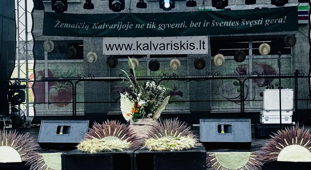 Miestelio-šventės-scena-žemaičių-kalvarijoje-2024